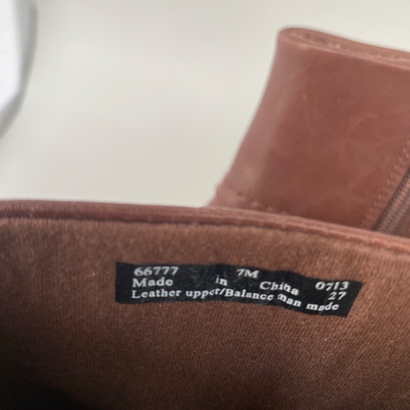 Clarks Leather Ankle Boots with Inseam Zipper - Size 7M - Picture 7 of 9